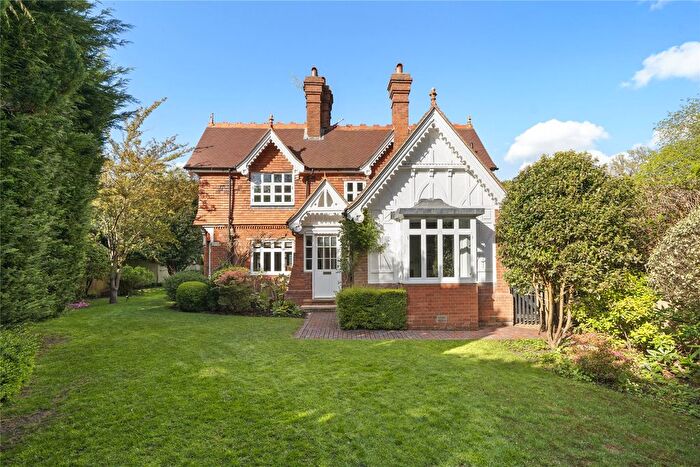 4 Bedroom Detached House For Sale In North Frith Park, Hadlow, Tonbridge, Kent, TN11