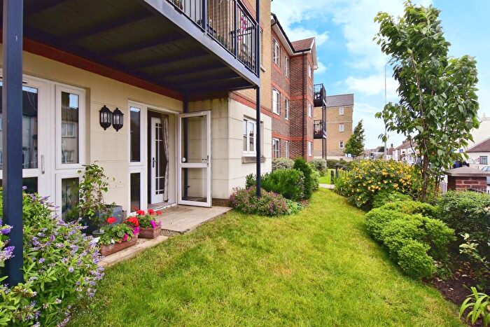 1 Bedroom Flat For Sale In Canterbury Road, Sittingbourne, Kent, ME10
