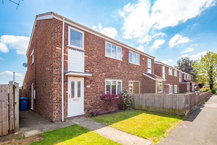 3 Bedroom Semi Detached House For Sale In Hemingway Drive, Bicester, OX26