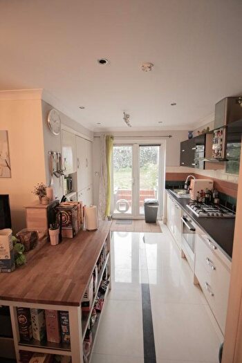 4 Bedroom Semi-Detached House For Sale In Hale End Road, London, E17