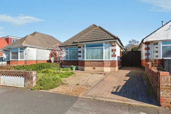 3 Bedroom Bungalow For Sale In Kingsbere Road, Oakdale, Poole, Dorset, BH15