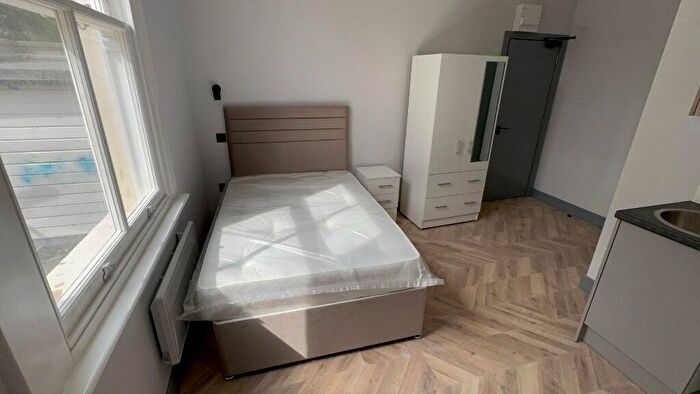 Studio To Rent In Tufnell Park Road, London, N7