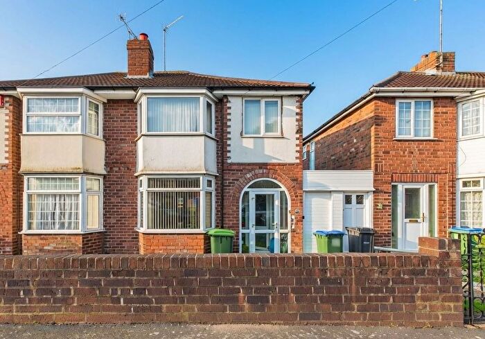 3 Bedroom Semi Detached House For Sale In Bowstoke Road, Birmingham, West Midlands, B43