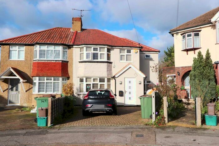 4 Bedroom Semi-Detached House To Rent In Hazlemere Gardens, Worcester Park, KT4