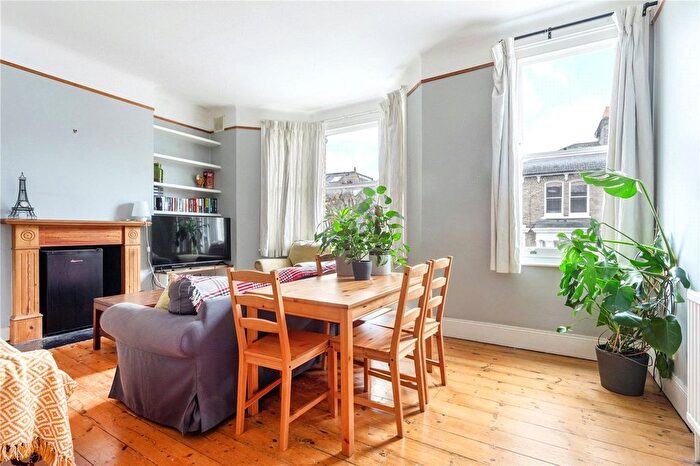3 Bedroom Flat For Sale In Ringford Road, London, SW18
