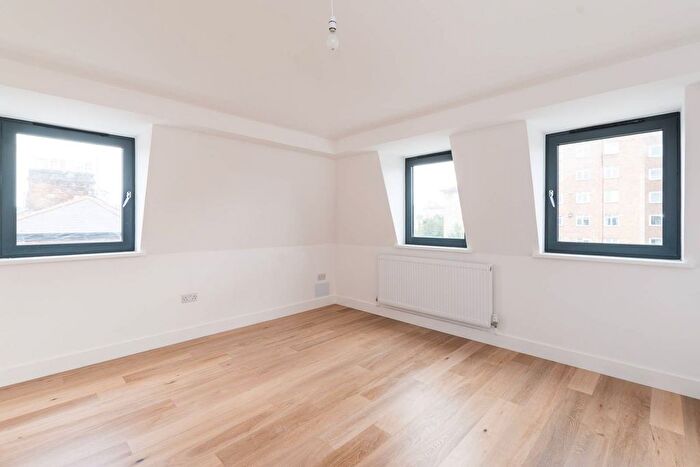 2 Bedroom Flat To Rent In Cowthorpe Road, Nine Elms, London, SW8