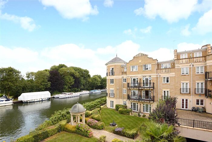 2 Bedroom Apartment To Rent In Regents Riverside, Brigham Road, Reading, Berkshire, RG1