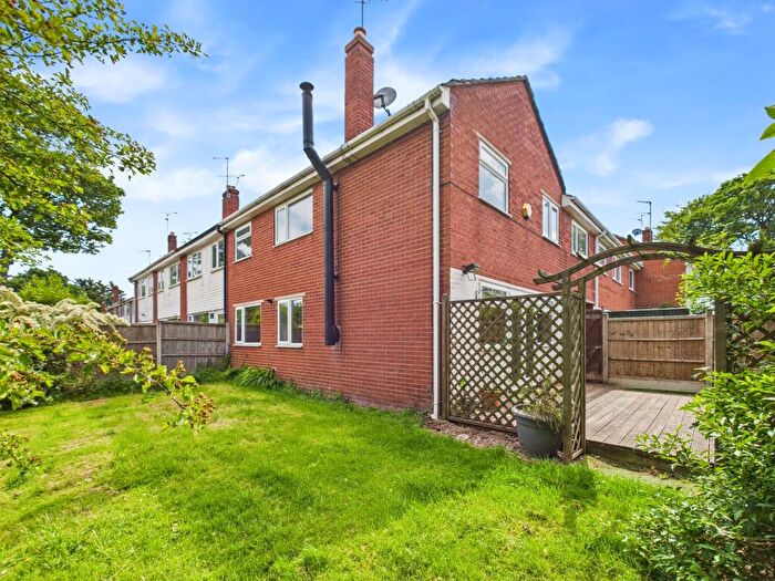4 Bedroom Terraced House For Sale In Watling Court, Vicars Cross, CH3