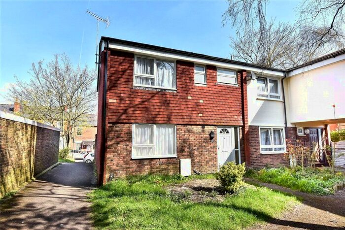 3 Bedroom End Of Terrace House To Rent In Taynton Walk, Reading, Berkshire, RG2