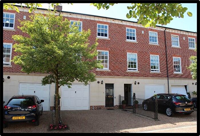 4 Bedroom Town House To Rent In Portsmouth Road, Godalming, Surrey, GU8