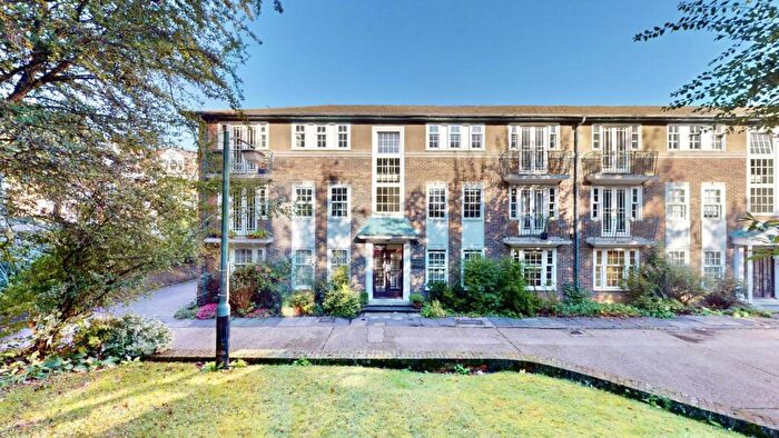 2 Bedroom Apartment For Sale In Stanhope Road, Highgate, N6