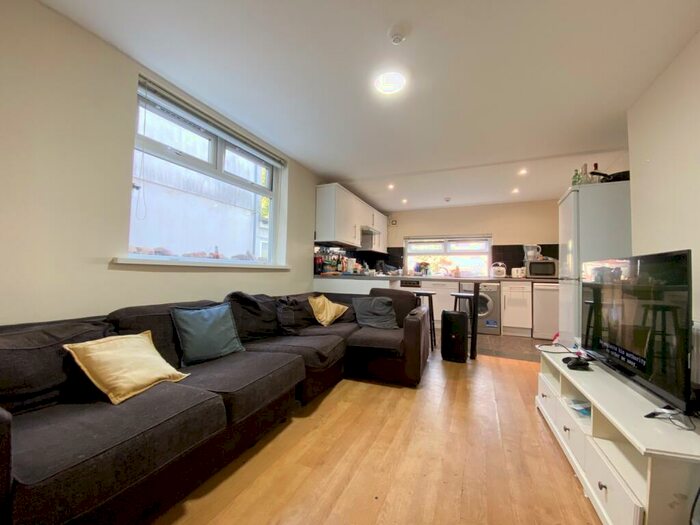 6 Bedroom House To Rent In Miskin Street, Cathays, CF24