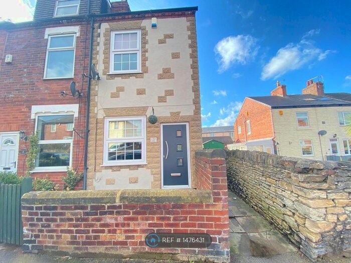 2 Bedroom End Of Terrace House To Rent In Kings Villas, Knottingley, WF11