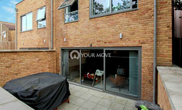 3 Bedroom Flat To Rent In Eastcombe Avenue, London, SE7