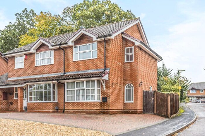 2 Bedroom House To Rent In Bloomsbury Way, Blackwater, Camberley, GU17