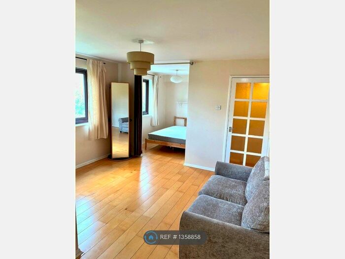 Studio To Rent In Carew Court, London, SE14