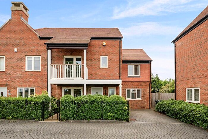 3 Bedroom Semi-Detached House For Sale In Manley Road, Winchester, SO22