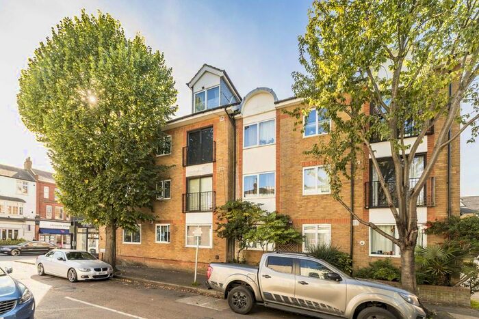 1 Bedroom Flat To Rent In Cairngorm Close, Teddington TW11