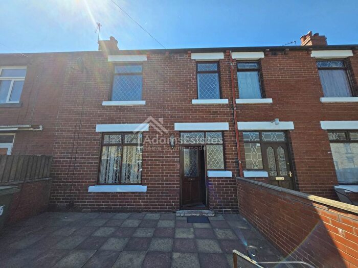3 Bedroom Terraced House To Rent In South Street, Dewsbury, WF12