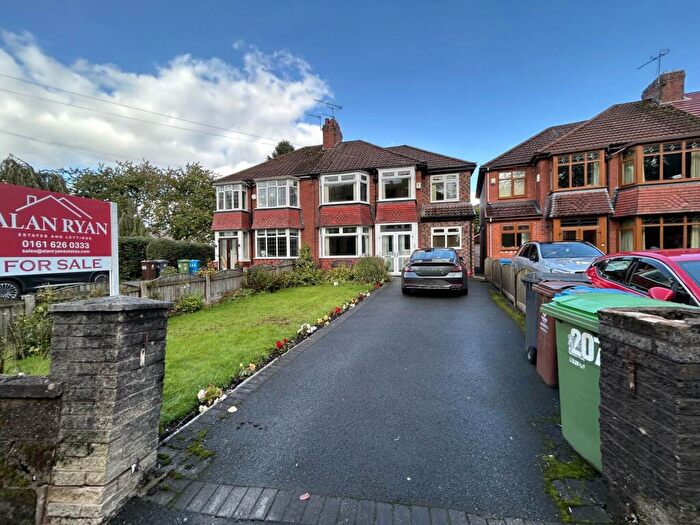 3 Bedroom Semi-Detached House For Sale In Foxdenton Lane, Manchester, M24