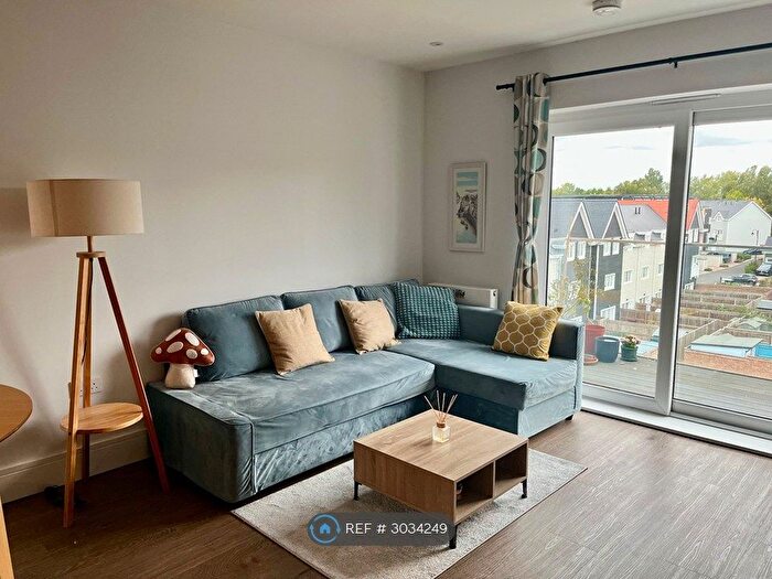 2 Bedroom Flat To Rent In Fairhaven Drive, Reading, RG2