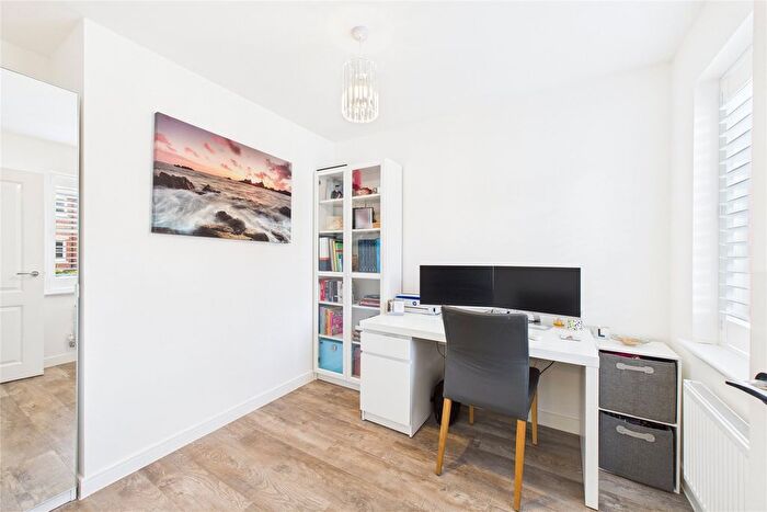 4 Bedroom Detached House For Sale In Hurst Avenue, Blackwater, Camberley, Hampshire, GU17