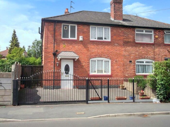 4 Bedroom Semi-Detached House To Rent In Yew Tree Road, Withington, M20