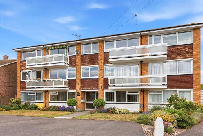 2 Bedroom Apartment For Sale In Dungannon Chase, Thorpe Bay, Essex, SS1