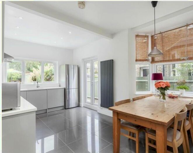 4 Bedroom Property To Rent In Whitestile Road, Brentford, TW8