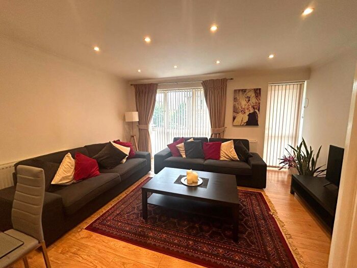 2 Bedroom Apartment To Rent In White House Drive, Stanmore, HA7