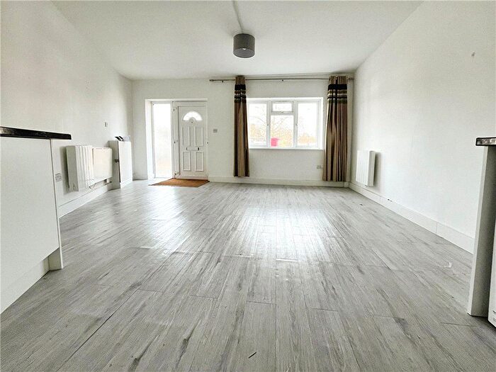 1 Bedroom Studio To Rent In Twickenham Road, Isleworth, TW7