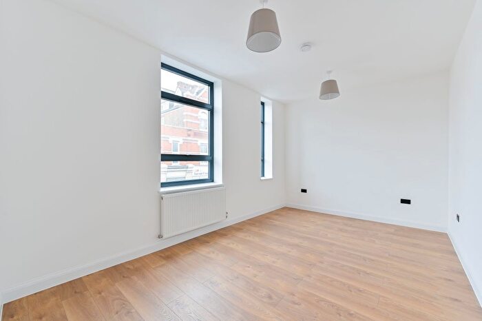 1 Bedroom Flat To Rent In Upper Tooting Road, London, SW17