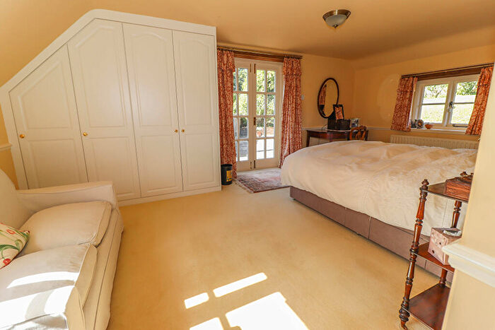4 Bedroom Detached House For Sale In Livery Road, Winterslow, Salisbury, Wiltshire, SP5