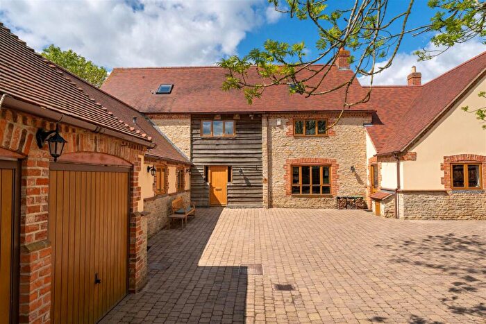 6 Bedroom Detached House For Sale In Roade Hill, Ashton, Northampton, NN7