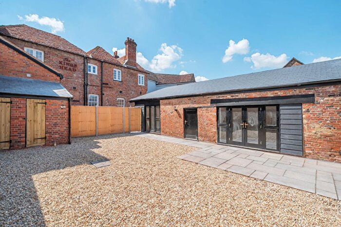 1 Bedroom Detached House To Rent In Market Street, Alton, Hampshire, GU34