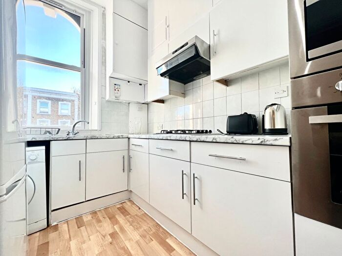 2 Bedroom Flat To Rent In Acre Lane, London, SW2