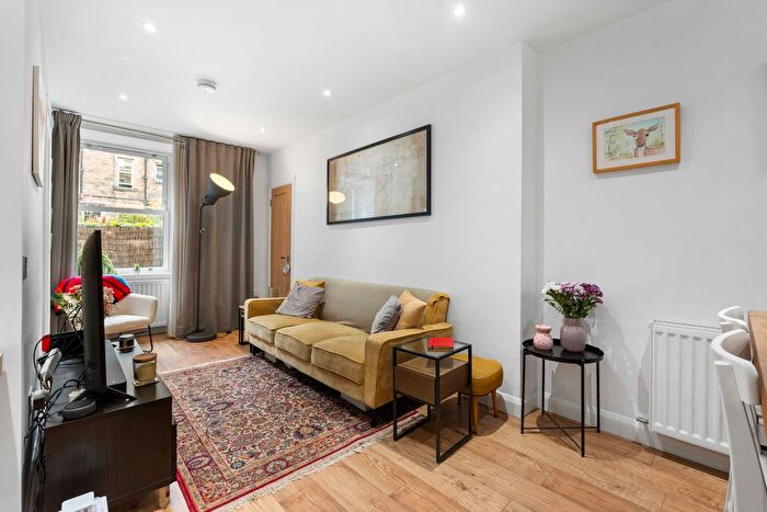 2 Bedroom Flat For Sale In Roseburn Terrace, Roseburn, Edinburgh, EH12