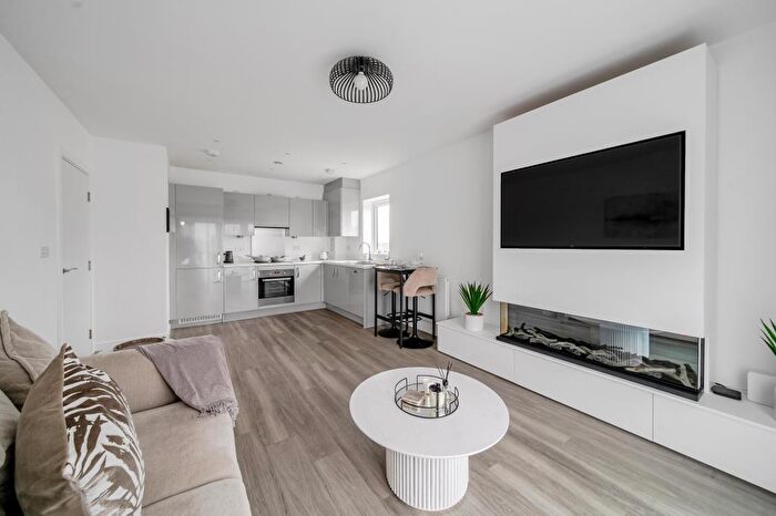 2 Bedroom Apartment To Rent In Broad Lane, Bracknell, RG12