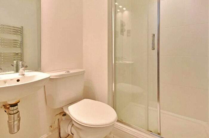 2 Bedroom Apartment To Rent In Minster Road, London, NW2