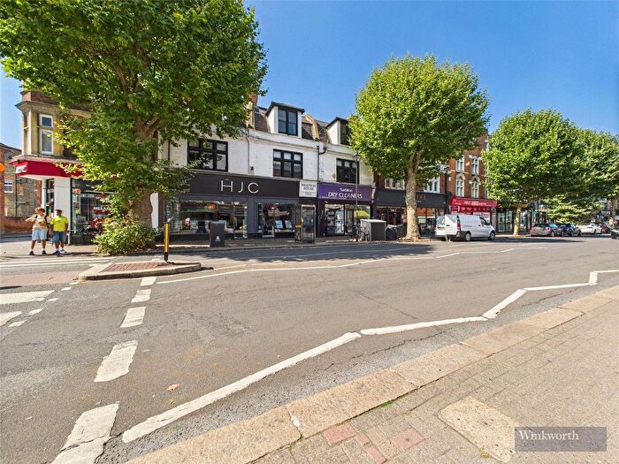 2 Bedroom Flat To Rent In Brighton Road, Surbiton, KT6
