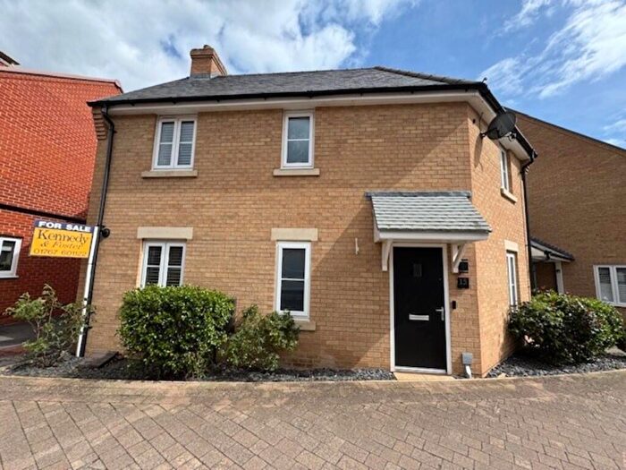 3 Bedroom Link Detached House For Sale In Gilbert Avenue, Biggleswade, SG18