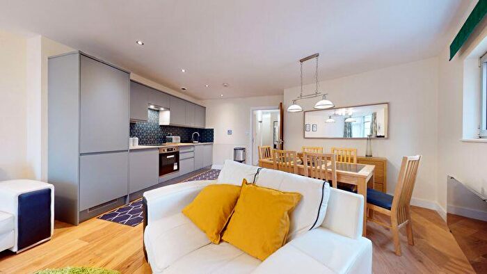 2 Bedroom Flat To Rent In Bute Terrace, Cardiff, CF10