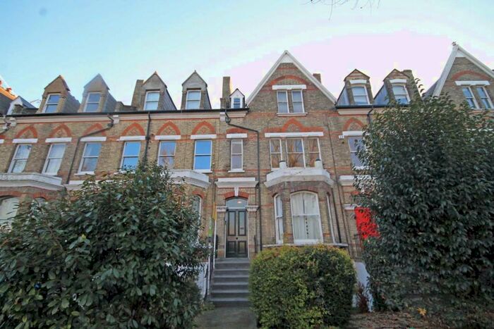 2 Bedroom Flat To Rent In Maple Road, Surbiton, KT6