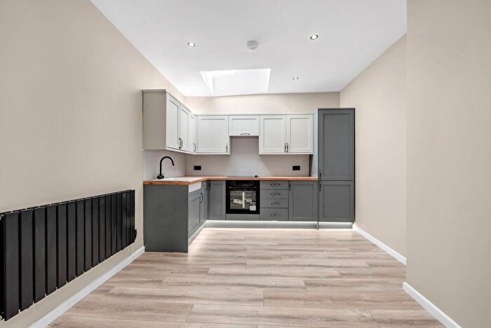 2 Bedroom Flat To Rent In Drayton Park, London, N5