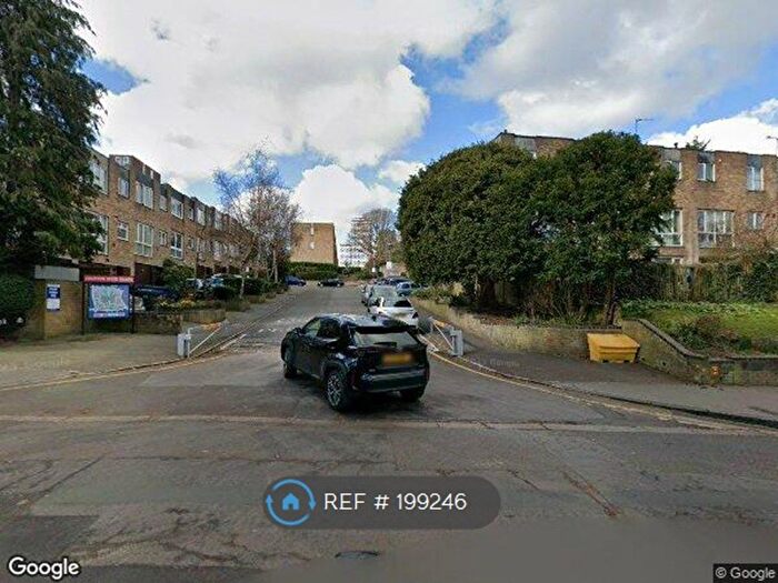 3 Bedroom Terraced House To Rent In Turnpike Link, Croydon, CR0