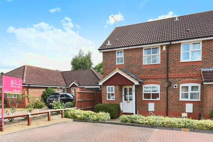 3 Bedroom End Of Terrace House To Rent In Coniston Close, Woodley, RG5