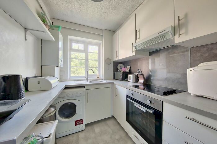 2 Bedroom Flat To Rent In Bollo Lane, Acton, W3