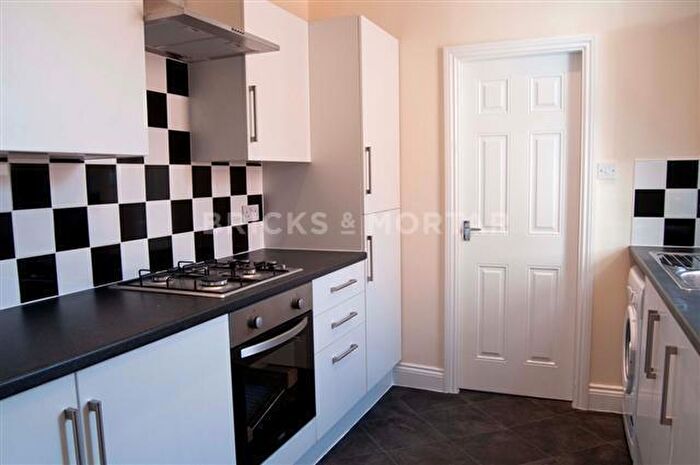 3 Bedroom Flat To Rent In (£.pppw) Tosson Terrace, Heaton, Newcastle Upon Tyne, NE6