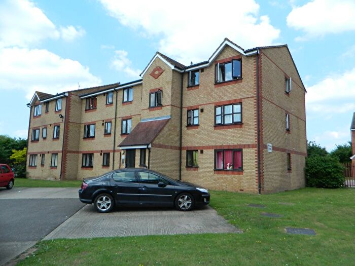 2 Bedroom Flat For Sale In Feltham, Greater London, TW13