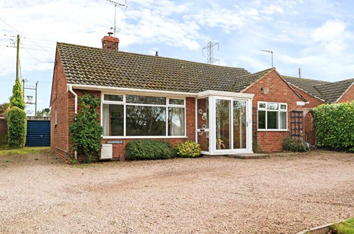 2 Bedroom Bungalow For Sale In Stanklyn Lane, Summerfield, Kidderminster, Worcestershire, DY10